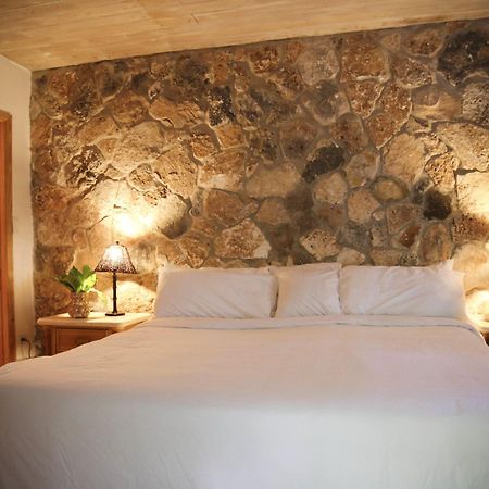 Dunmore Town Tingum Village Hotel מראה חיצוני תמונה