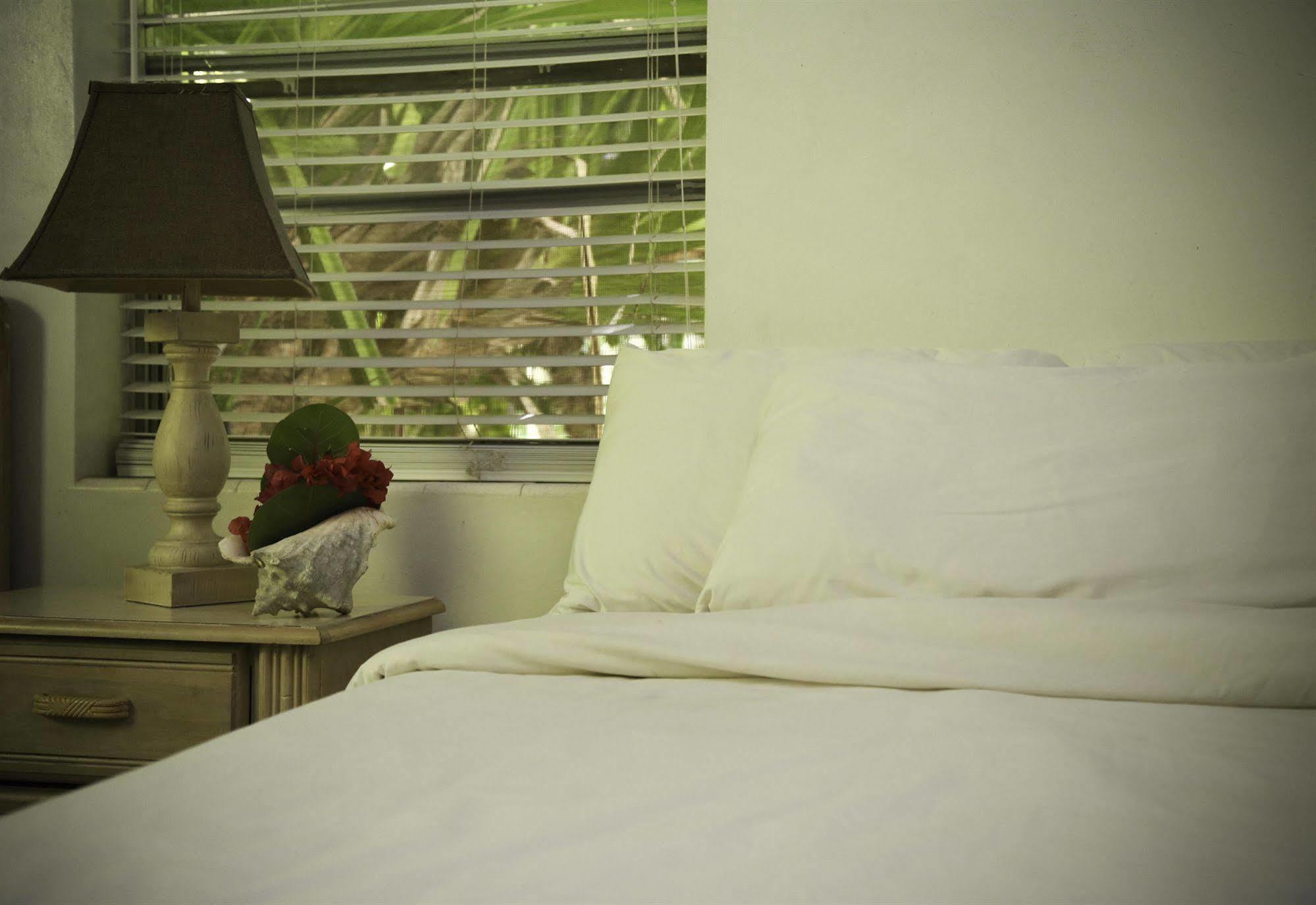 Dunmore Town Tingum Village Hotel מראה חיצוני תמונה