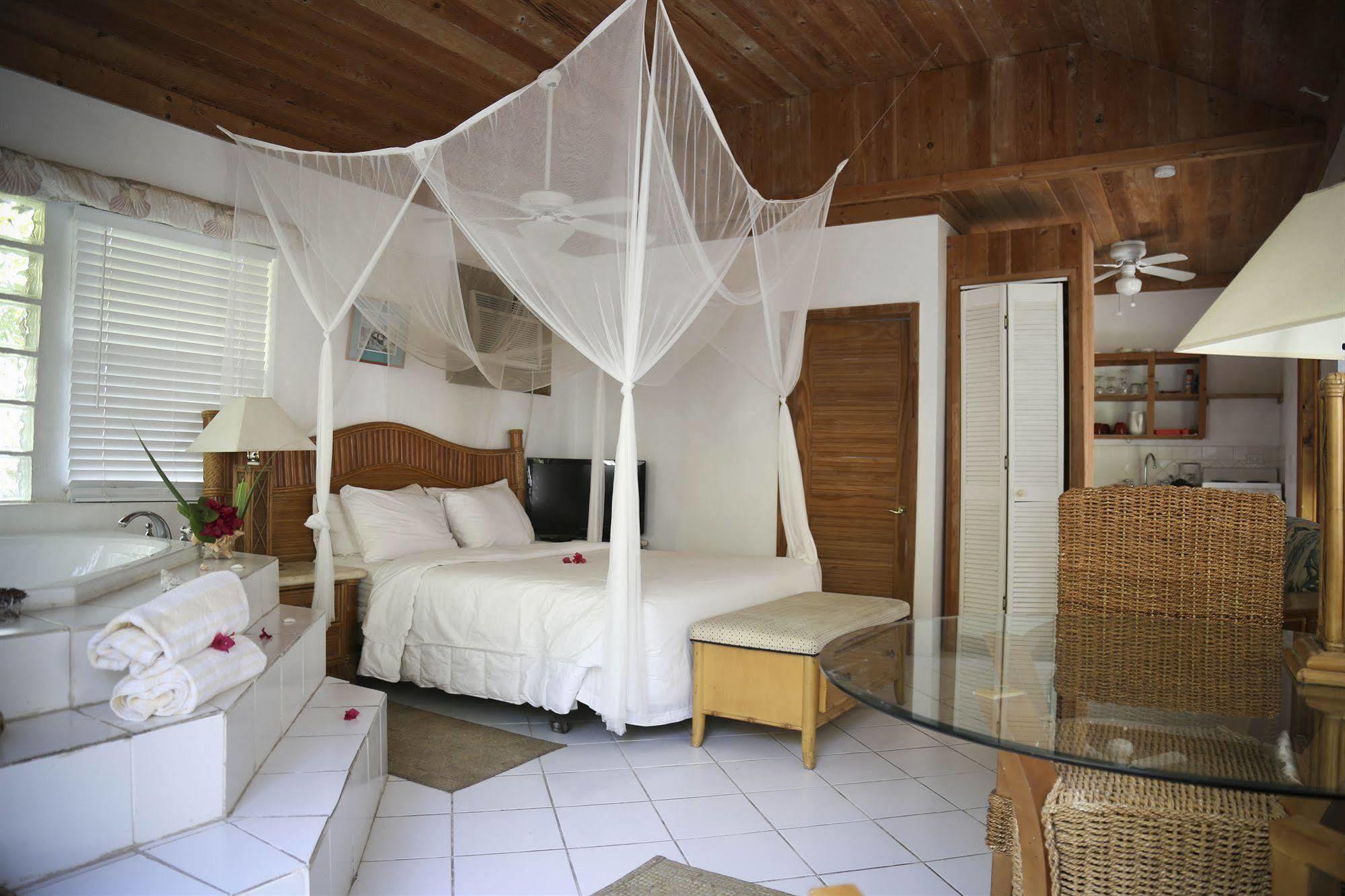 Dunmore Town Tingum Village Hotel מראה חיצוני תמונה